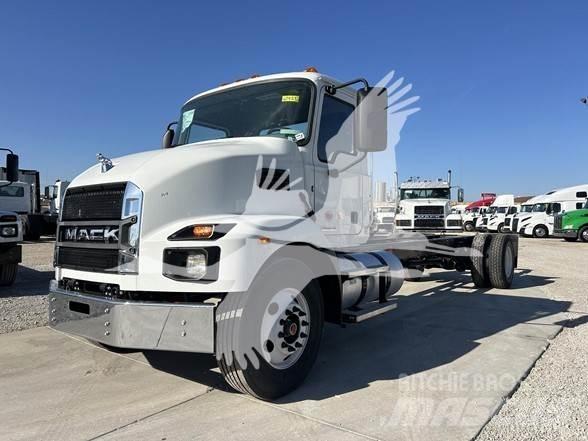 Mack MD6 平板车