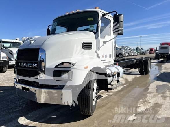 Mack MD6 平板车