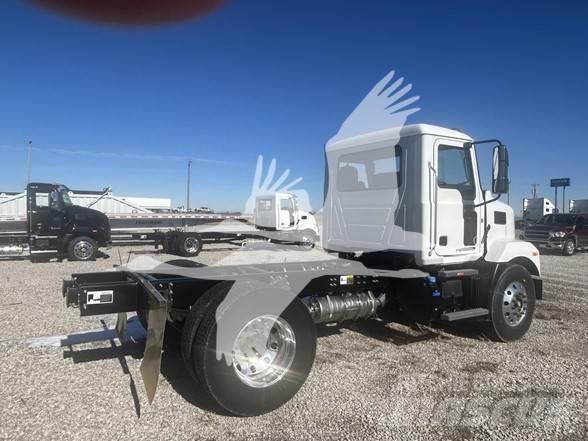 Mack MD6 平板车