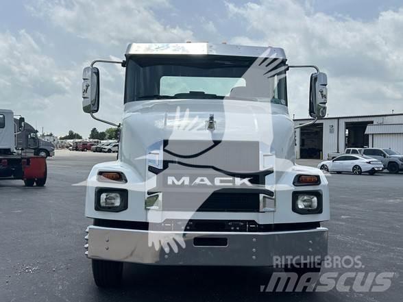 Mack MD6 平板车
