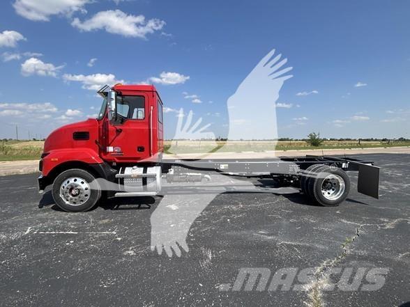 Mack MD6 平板车