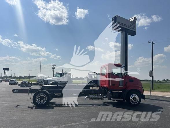 Mack MD6 平板车