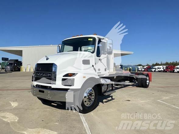 Mack MD6 平板车