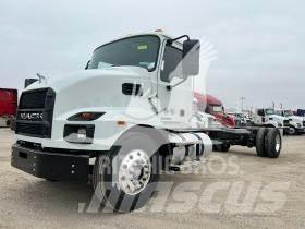 Mack MD6 平板车
