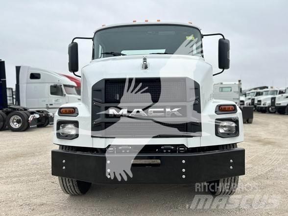 Mack MD6 平板车