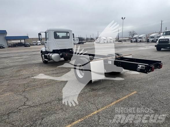 Mack MD6 平板车