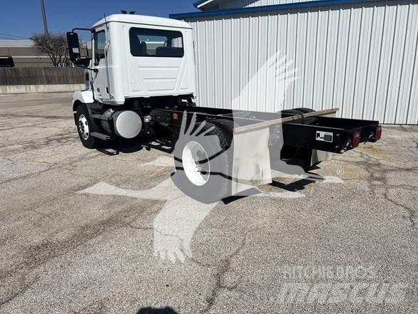 Mack MD6 平板车