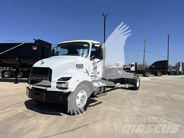 Mack MD6 平板车