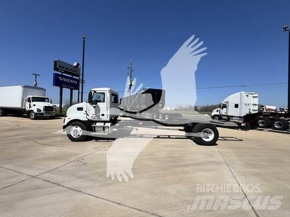 Mack MD6 平板车