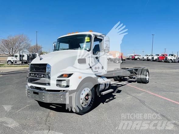 Mack MD6 平板车