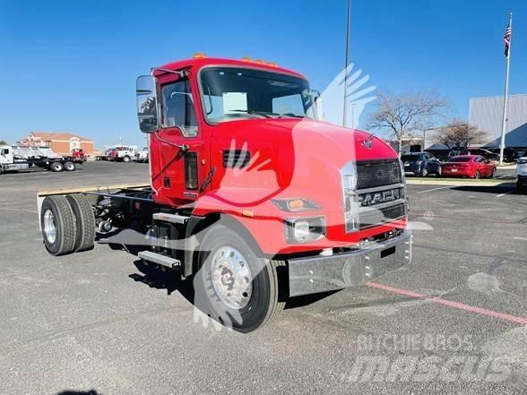 Mack MD6 平板车