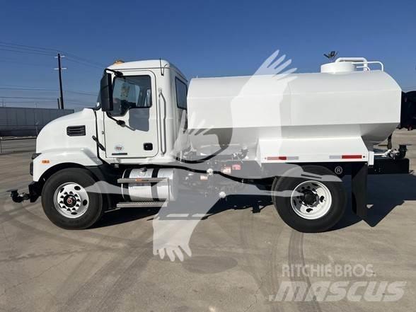 Mack MD6 油罐车