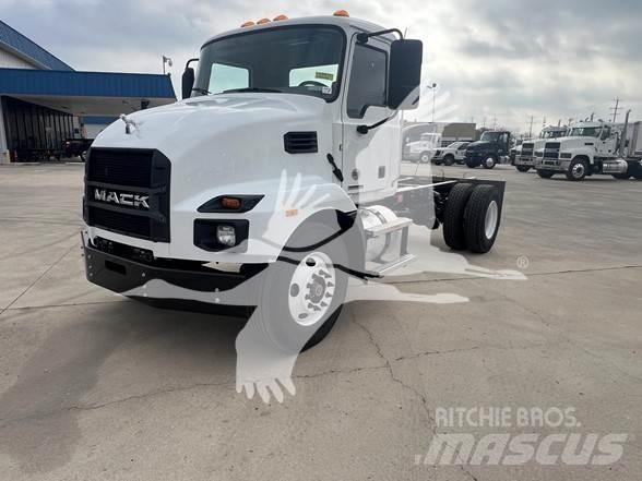 Mack MD6 平板车