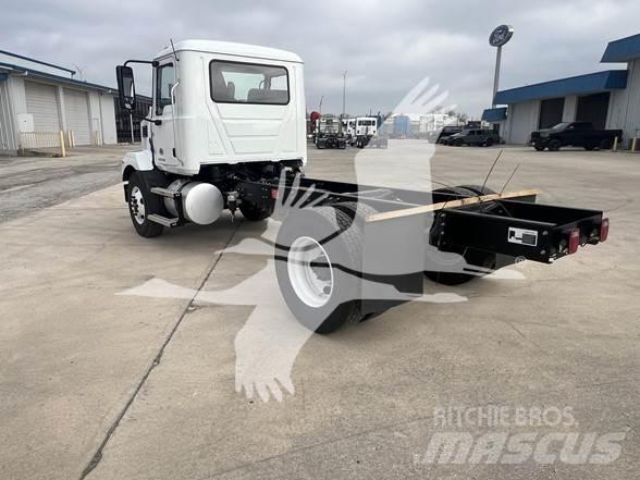 Mack MD6 平板车