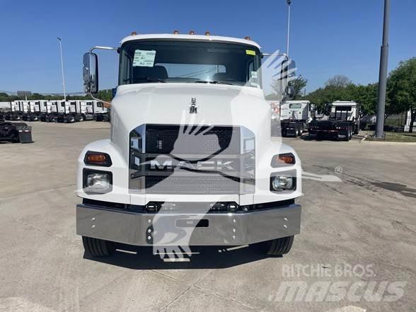 Mack MD6 牵引车