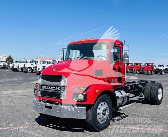 Mack MD6 平板车
