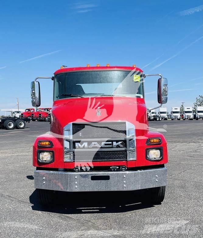 Mack MD6 平板车