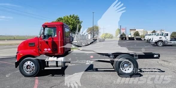 Mack MD6 平板车