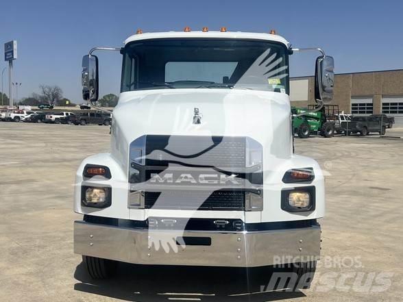 Mack MD6 平板车