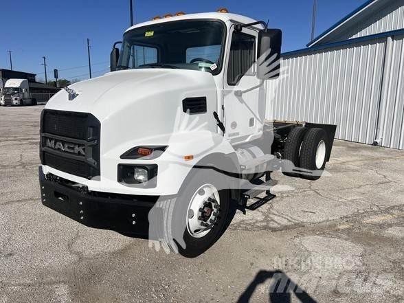 Mack MD6 平板车