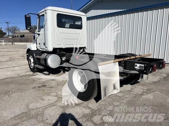 Mack MD6 平板车