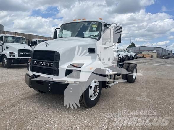 Mack MD6 平板车