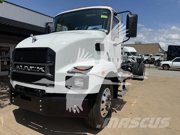 Mack MD6 平板车