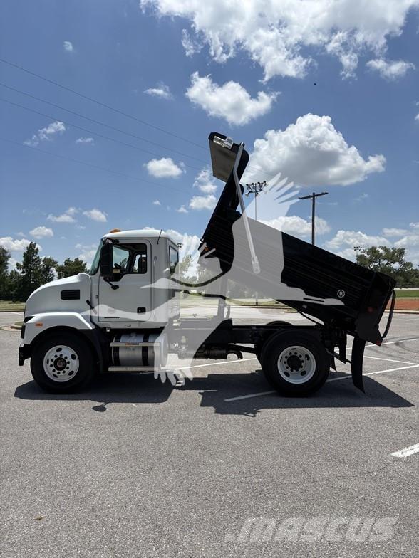 Mack MD6 自卸式货车