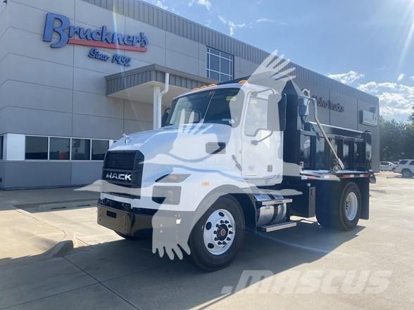 Mack MD6 自卸式货车
