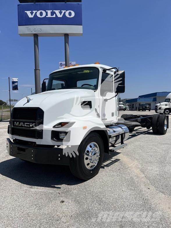 Mack MD6 平板车