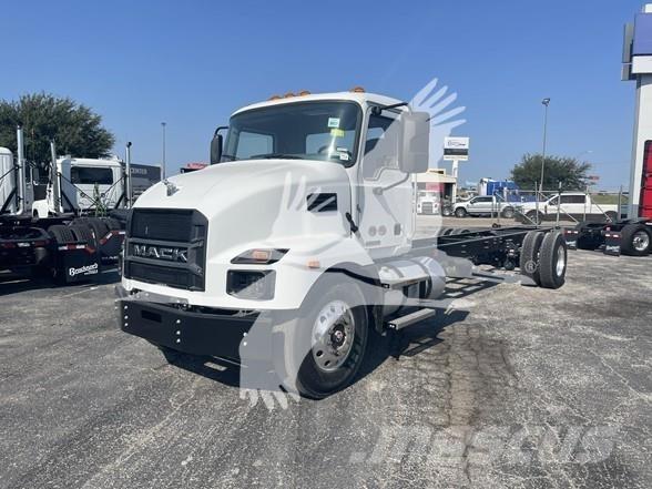 Mack MD6 平板车