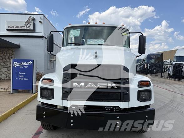 Mack MD6 平板栏板货车
