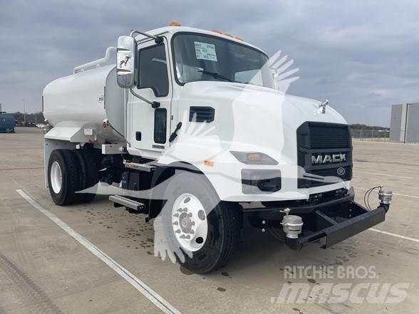 Mack MD7 油罐车