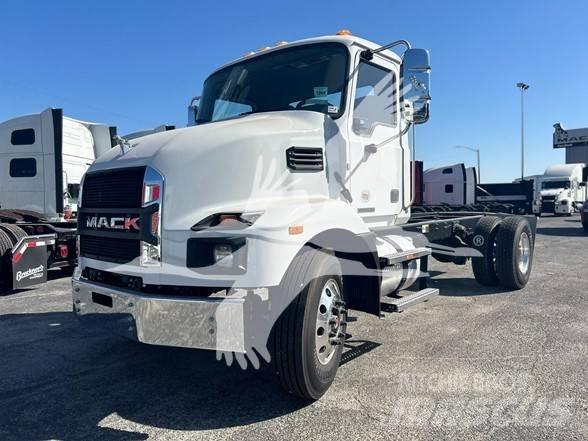 Mack MD7 平板车