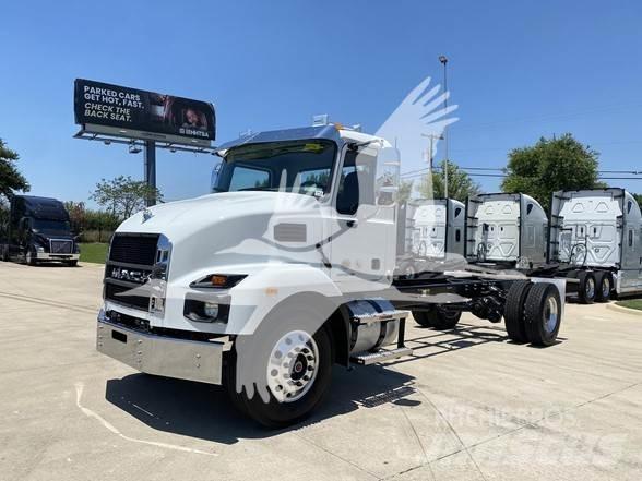 Mack MD7 平板车