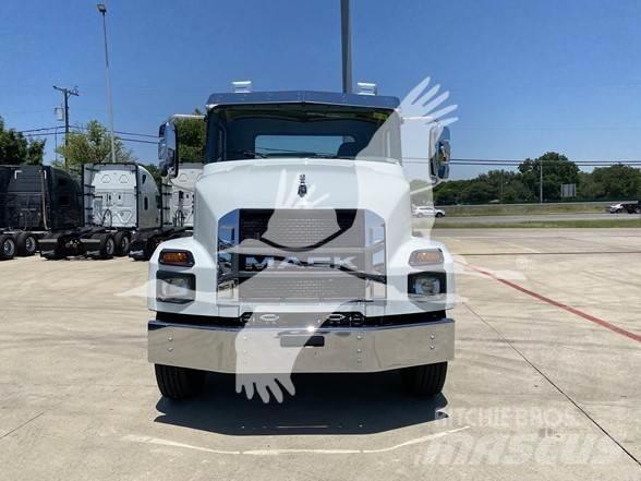 Mack MD7 平板车