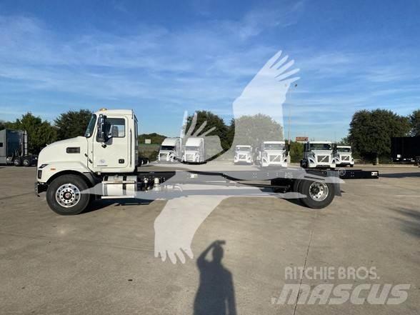 Mack MD7 平板车