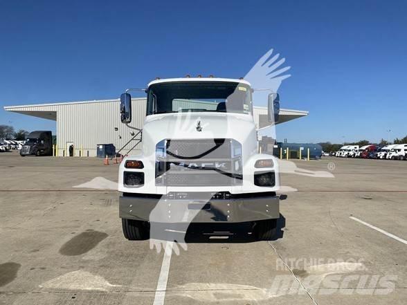 Mack MD7 平板车