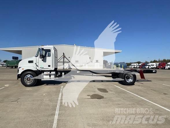 Mack MD7 平板车