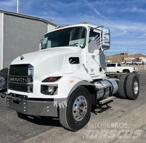 Mack MD7 平板车