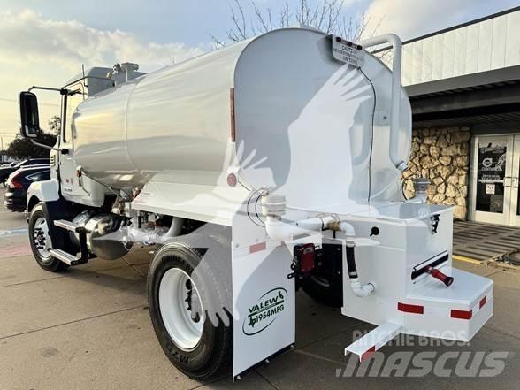 Mack MD7 油罐车