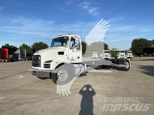 Mack MD7 平板车