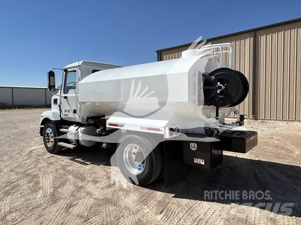 Mack MD7 油罐车