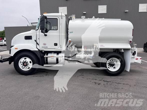 Mack MD7 油罐车