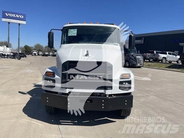 Mack MD7 自卸式货车