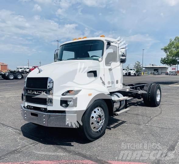Mack MD7 平板车
