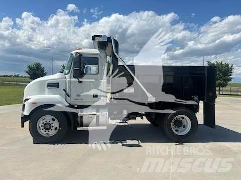 Mack MD7 自卸式货车
