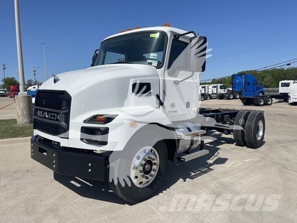 Mack MD7 平板车