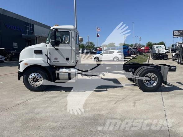 Mack MD7 平板车