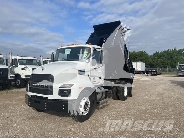 Mack MD7 自卸式货车
